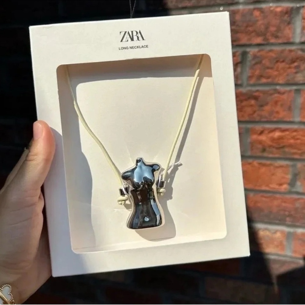 ZARA BUST CHARM NECKLACE